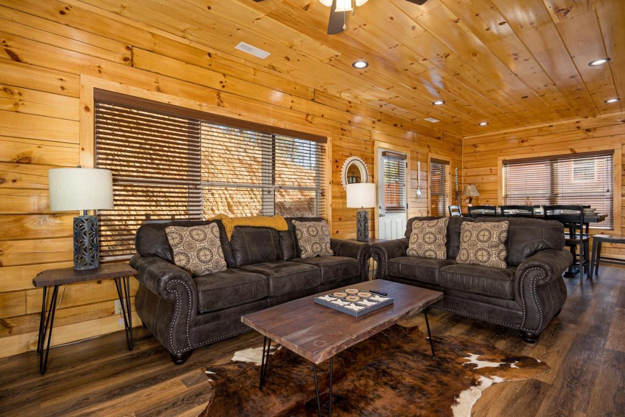5Bd5B Escape Cabin With 2 Hottubs, Thtr &Game Rm,1Mi To The Parkway! 4Mi To Dollywood - Spring Deal ピジョンフォージ エクステリア 写真