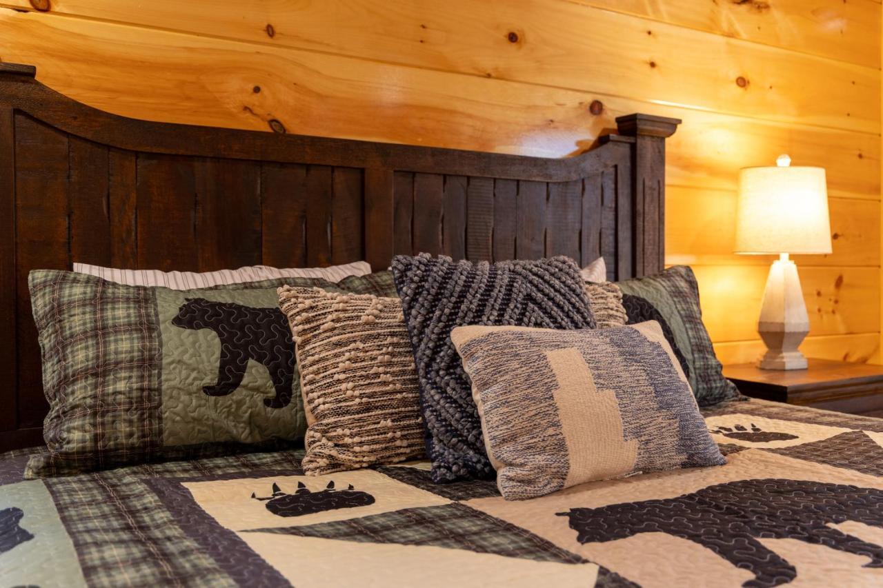 5Bd5B Escape Cabin With 2 Hottubs, Thtr &Game Rm,1Mi To The Parkway! 4Mi To Dollywood - Spring Deal ピジョンフォージ エクステリア 写真