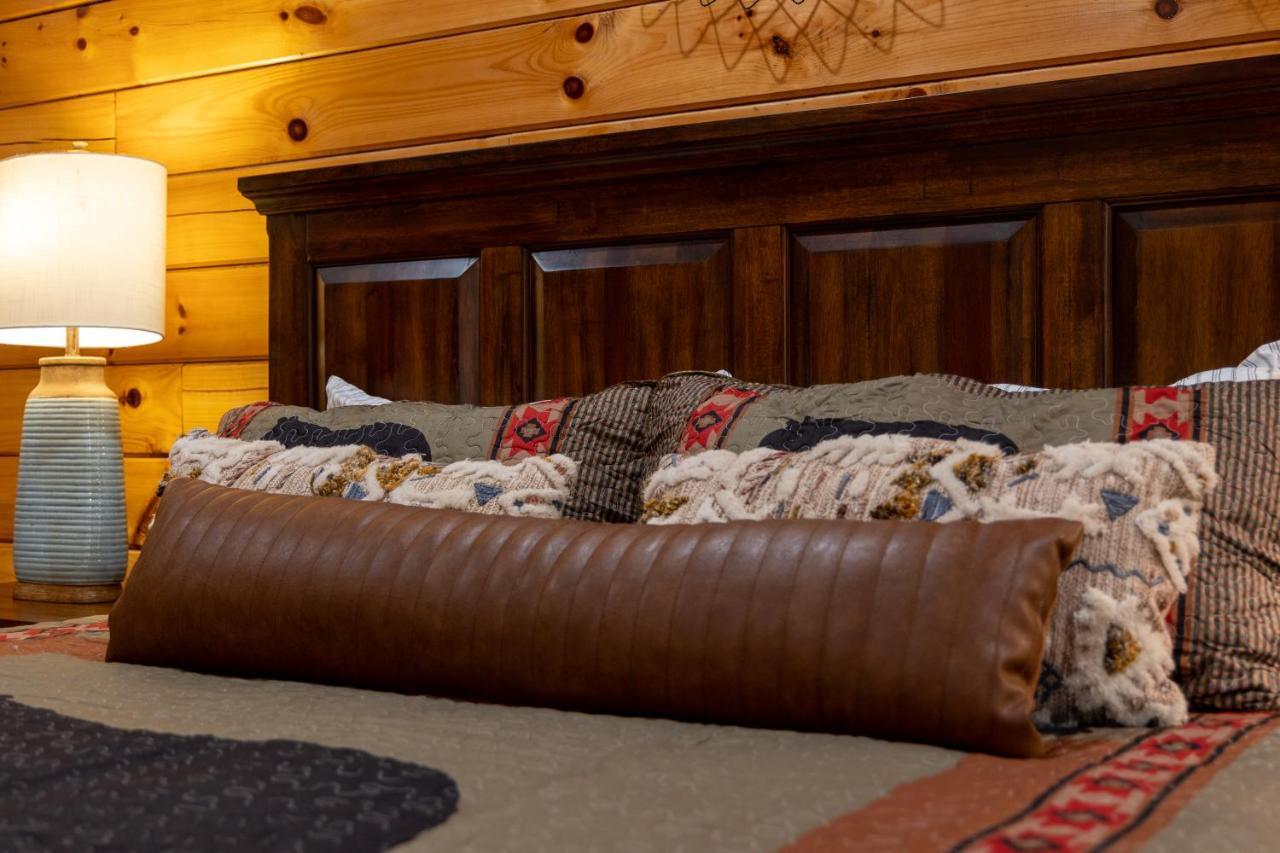 5Bd5B Escape Cabin With 2 Hottubs, Thtr &Game Rm,1Mi To The Parkway! 4Mi To Dollywood - Spring Deal ピジョンフォージ エクステリア 写真