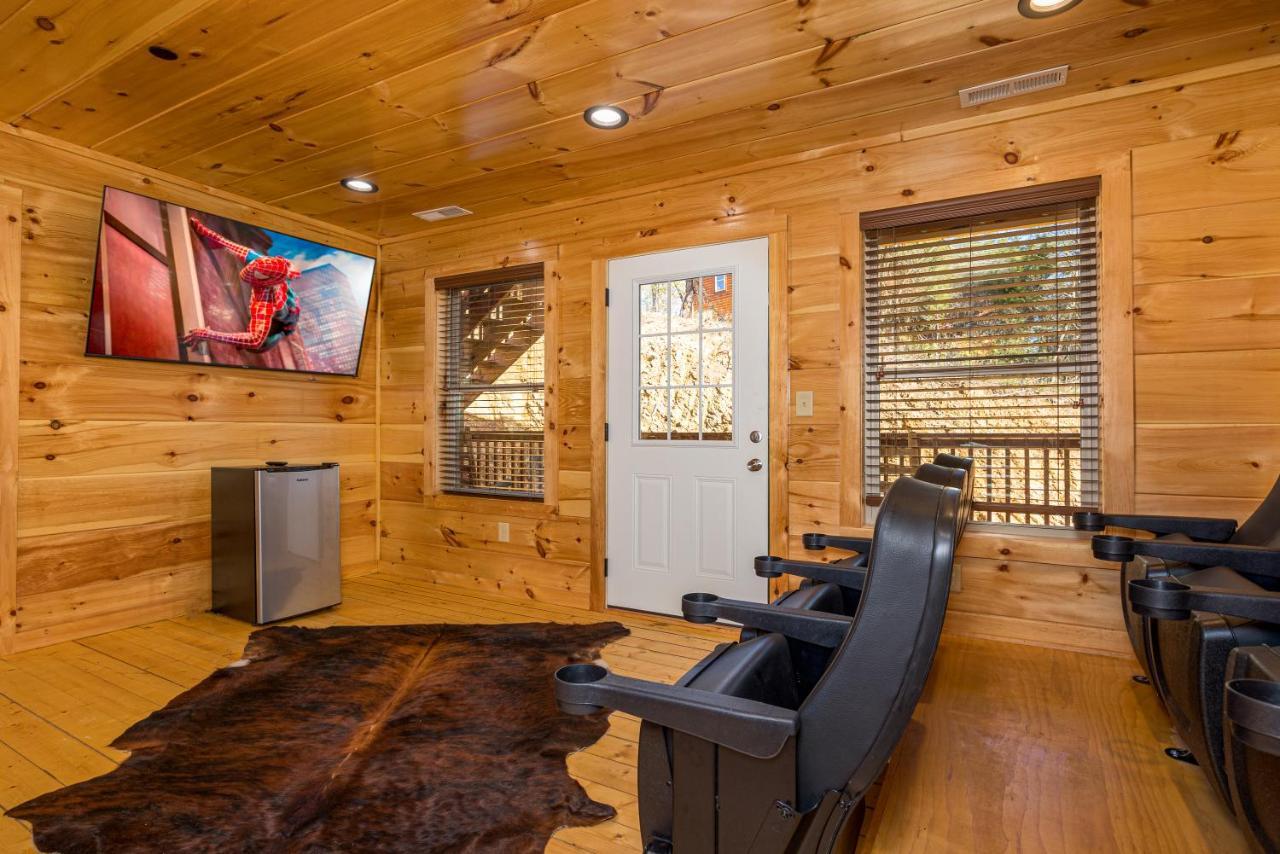 5Bd5B Escape Cabin With 2 Hottubs, Thtr &Game Rm,1Mi To The Parkway! 4Mi To Dollywood - Spring Deal ピジョンフォージ エクステリア 写真