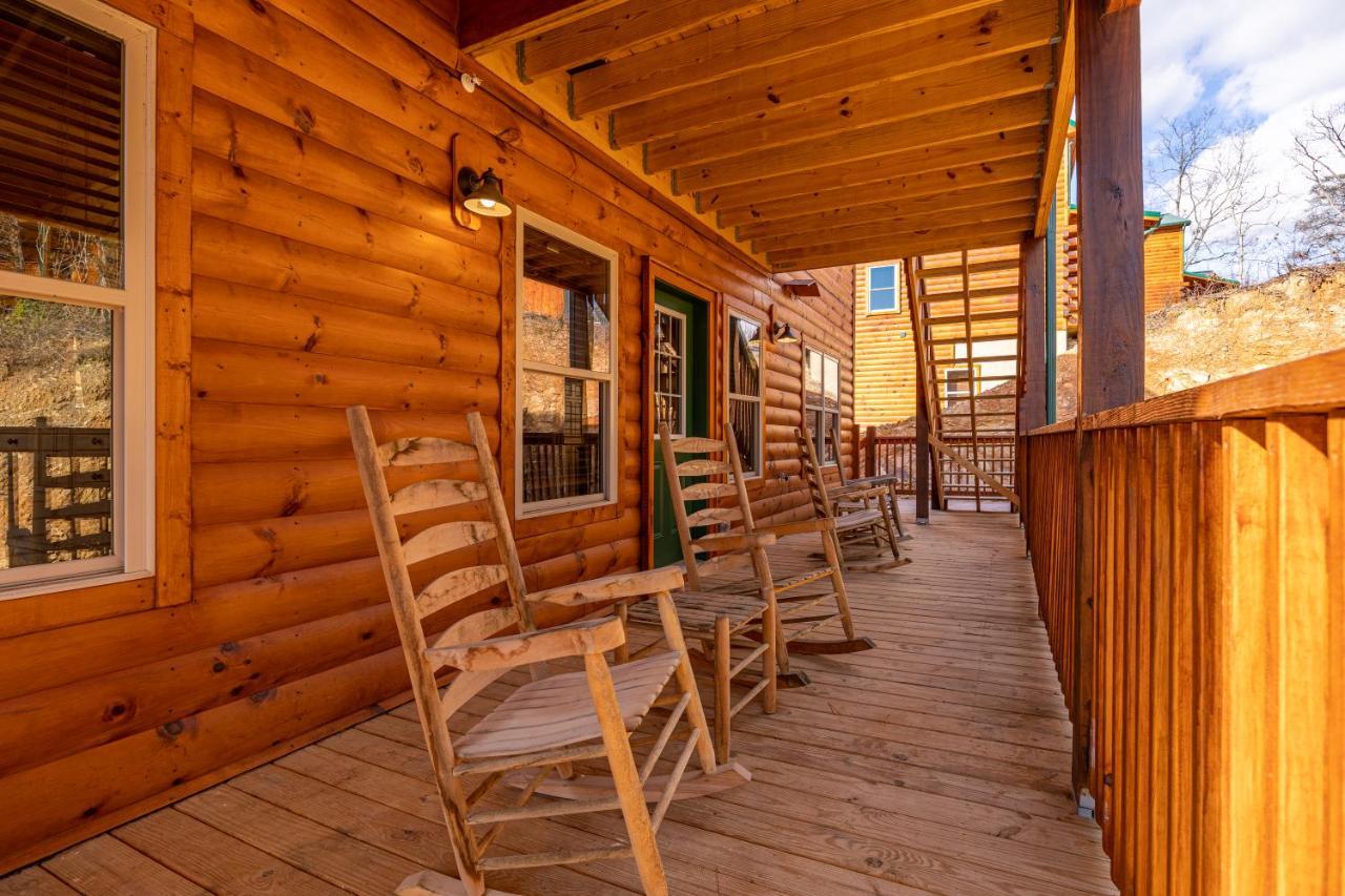 5Bd5B Escape Cabin With 2 Hottubs, Thtr &Game Rm,1Mi To The Parkway! 4Mi To Dollywood - Spring Deal ピジョンフォージ エクステリア 写真